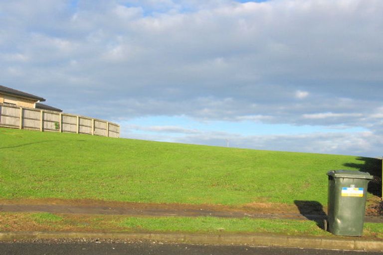 Photo of property in 15 Capistrano Mews, Goodwood Heights, Auckland, 2105