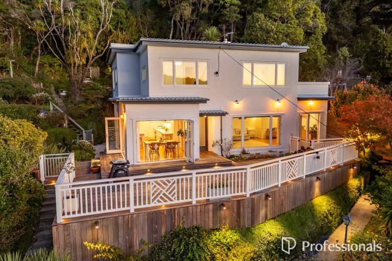 Photo of property in 31 Walter Road, Lowry Bay, Lower Hutt, 5013