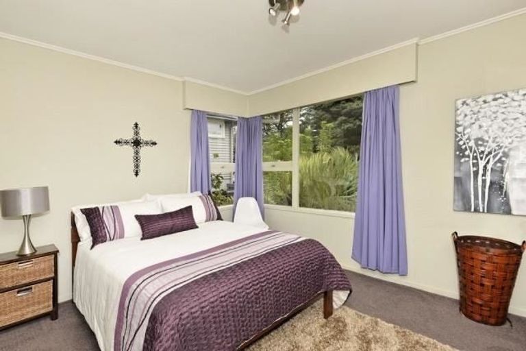 Photo of property in 31 Patts Avenue, Glendene, Auckland, 0602
