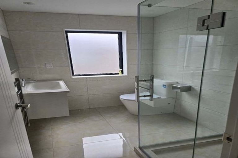 Photo of property in 28b Tiraumea Drive, Pakuranga, Auckland, 2010