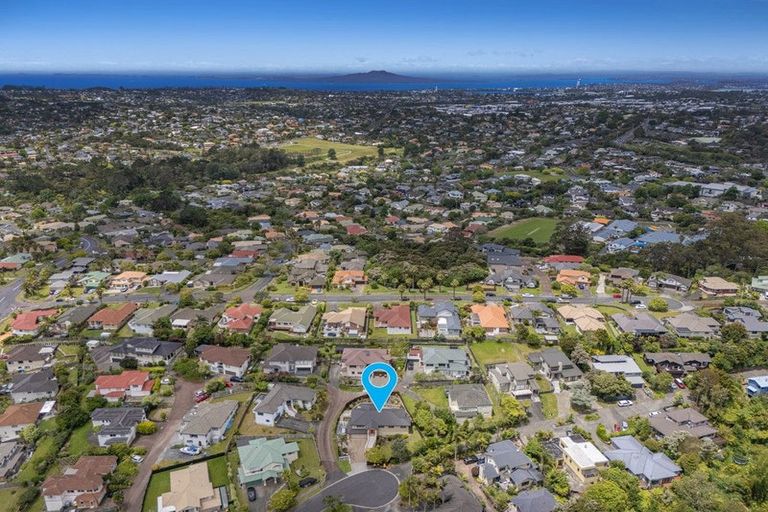 Photo of property in 32 Canary Place, Unsworth Heights, Auckland, 0632