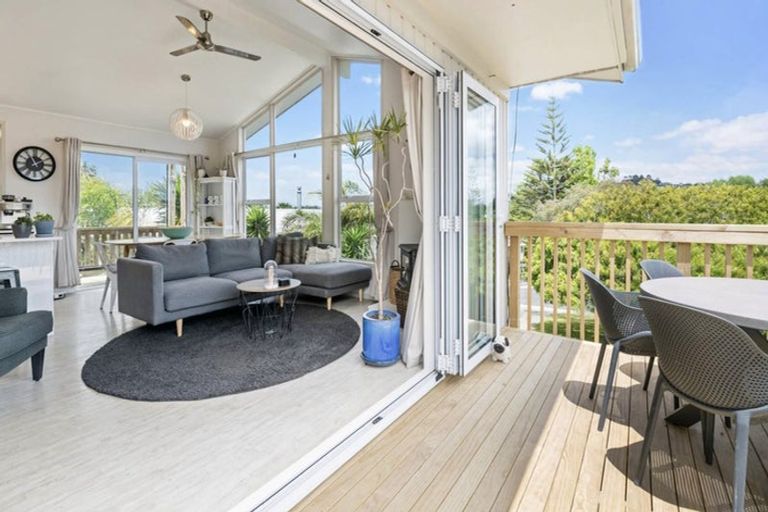 Photo of property in 58 Brian Crescent, Stanmore Bay, Whangaparaoa, 0932