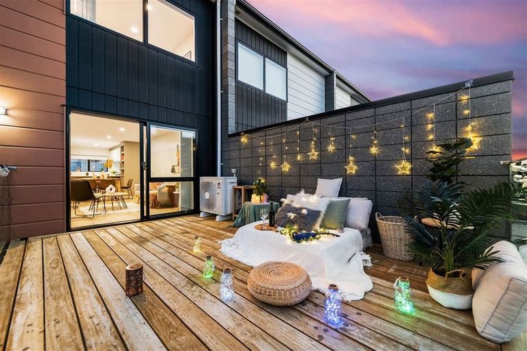 Photo of property in 18 Meritage Lane, Te Atatu South, Auckland, 0610