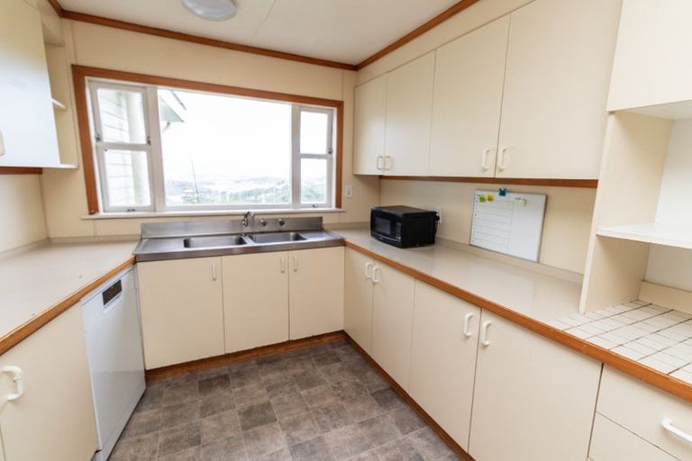 Photo of property in 32 Highbury Road, Highbury, Wellington, 6012