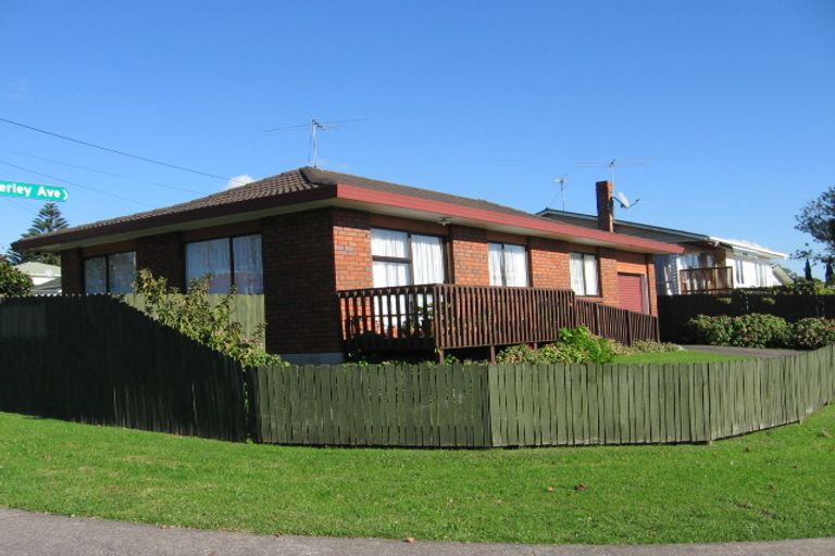 Photo of property in 2/60 Flanshaw Road, Te Atatu South, Auckland, 0610
