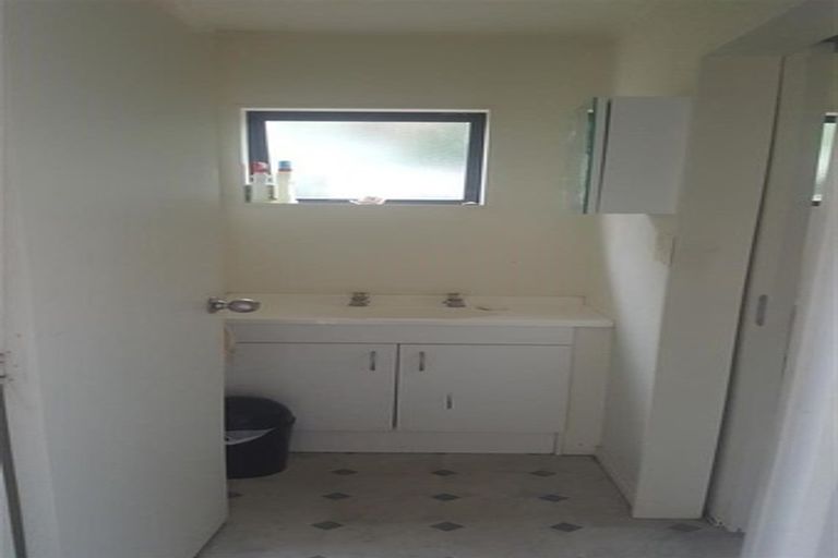 Photo of property in 31 Churchill Avenue, Manurewa, Auckland, 2102