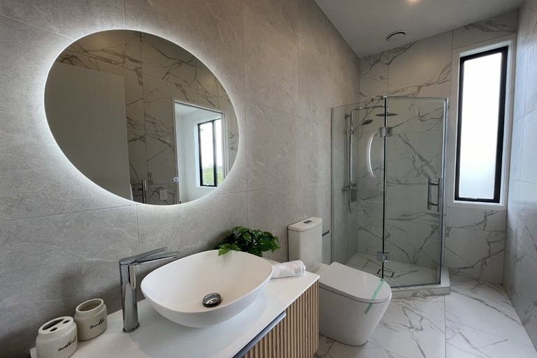 Photo of property in 27c Dawnhaven Drive, Te Atatu Peninsula, Auckland, 0610