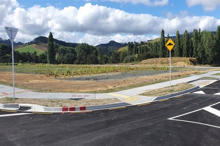 Photo of property in 1 Lamont Place, Waikanae, 5036