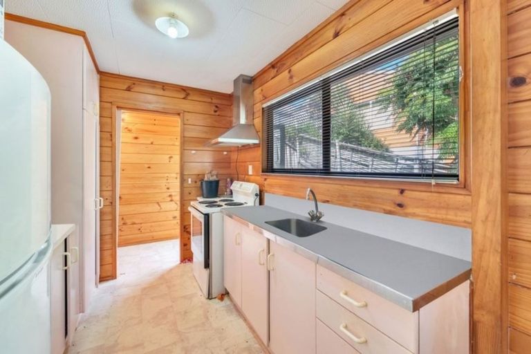 Photo of property in 10a Halberg Street, Glenfield, Auckland, 0629