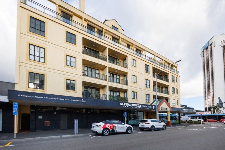 Photo of property in Maddison Apartments, 3/6c Queen Street, Palmerston North, 4410