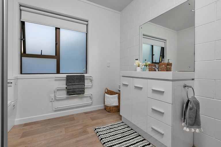 Photo of property in 192 Henderson Valley Road, Henderson, Auckland, 0612