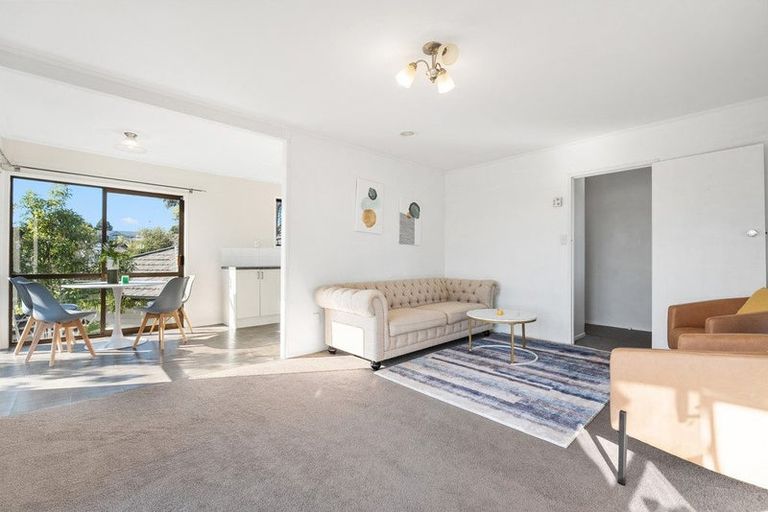 Photo of property in 10 Rena Place, West Harbour, Auckland, 0618