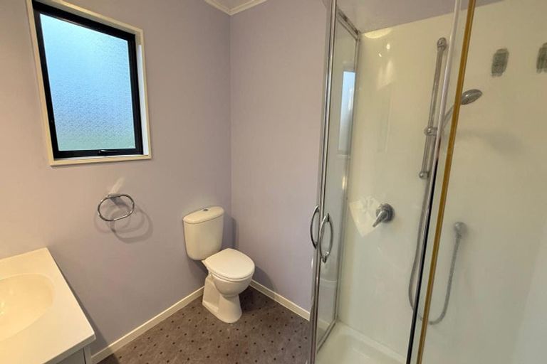 Photo of property in 79 Kemp Road, Massey, Auckland, 0614