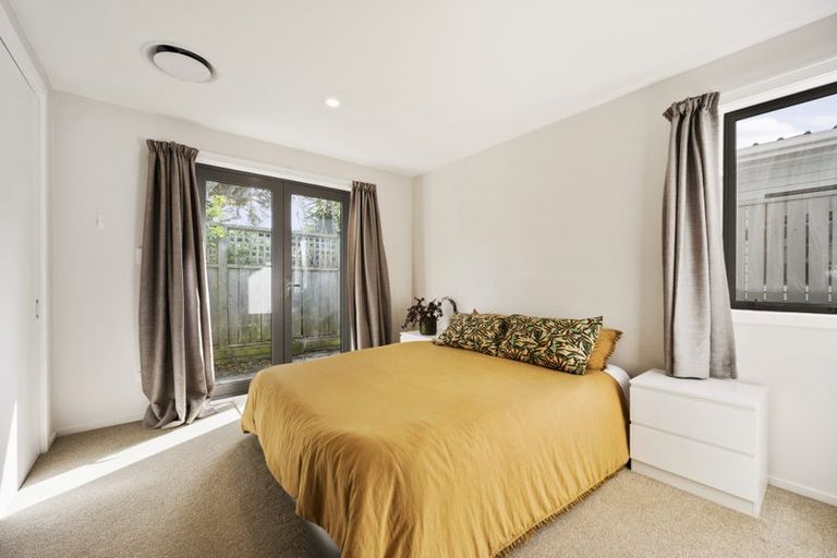 Photo of property in 208a Queens Drive, Lyall Bay, Wellington, 6022