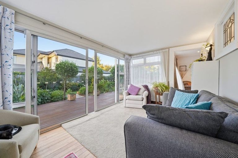 Photo of property in 127 Weston Road, St Albans, Christchurch, 8052