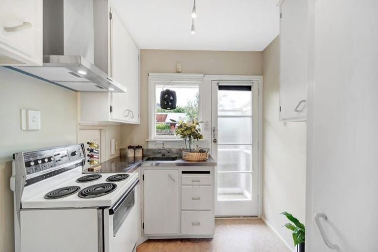 Photo of property in 23 Landsdowne Terrace, Cashmere, Christchurch, 8022