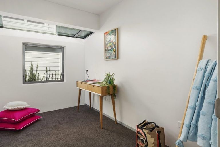 Photo of property in 491 Karaka Bay Road, Karaka Bays, Wellington, 6022