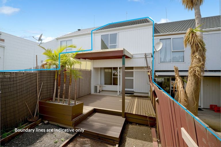 Photo of property in 5/106 West Coast Road, Glen Eden, Auckland, 0602