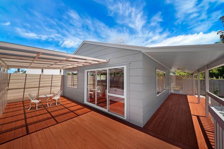Photo of property in 3 Regency Place, Sunnynook, Auckland, 0632