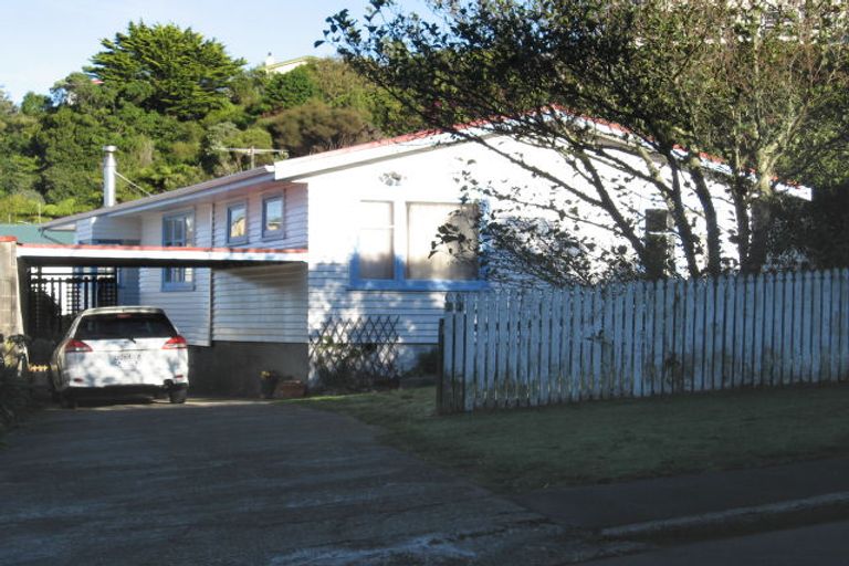 Photo of property in 46 Salford Street, Newlands, Wellington, 6037