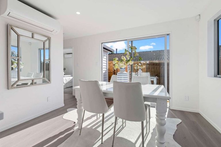 Photo of property in 7c Maroubra Place, Botany Downs, Auckland, 2010