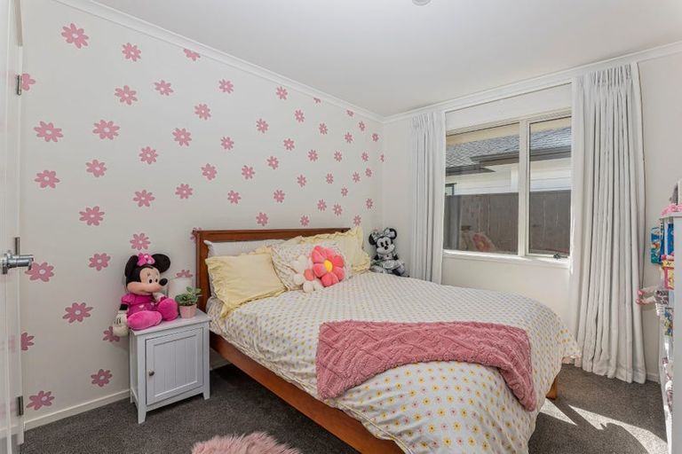 Photo of property in 13 Papa Orchard Drive, Kumeu, 0810