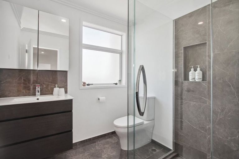 Photo of property in 27 Marine Parade, Hobsonville, Auckland, 0616