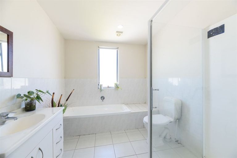 Photo of property in 9/3 Hulme Place, Henderson, Auckland, 0612