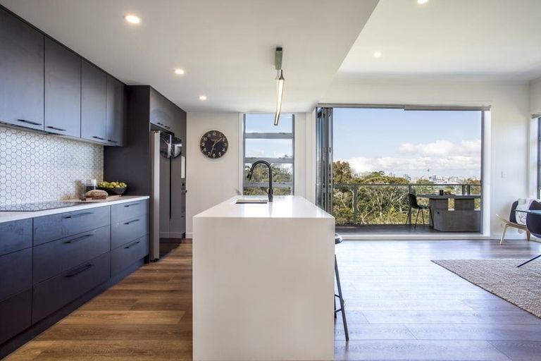 Photo of property in 8d Huka Road, Birkenhead, Auckland, 0626