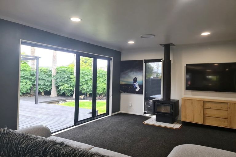 Photo of property in 4 Nadine Place, Mangere Bridge, Auckland, 2022