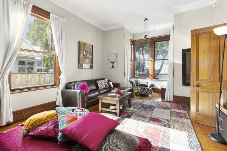 Photo of property in 102 Derwent Street, Island Bay, Wellington, 6023