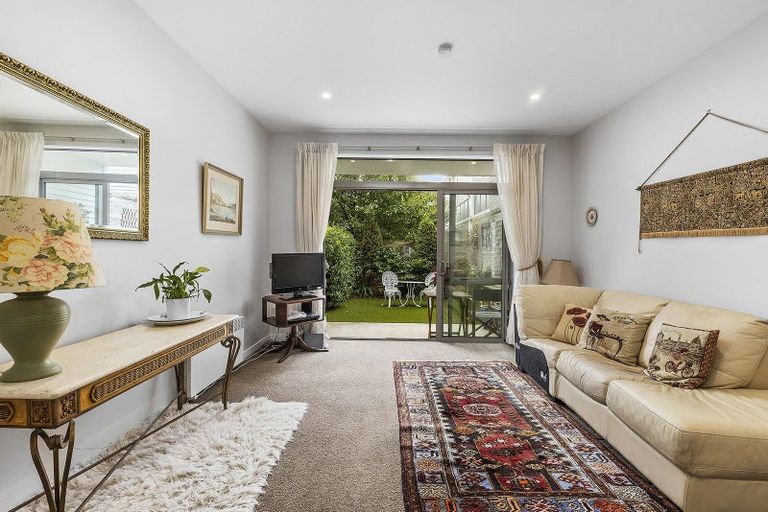 Photo of property in 2/24 Tamar Street, Island Bay, Wellington, 6023