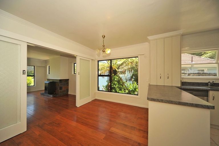 Photo of property in 20 Lyndhurst Road, Tawa, Wellington, 5028