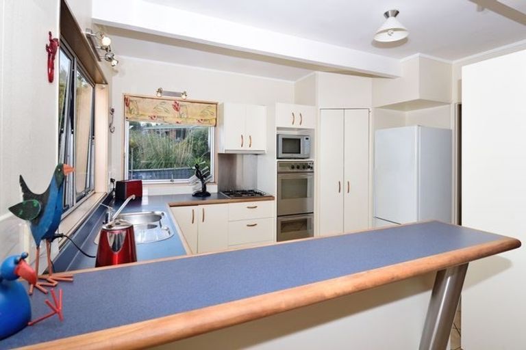 Photo of property in 3 Moera Place, Stanmore Bay, Whangaparaoa, 0932