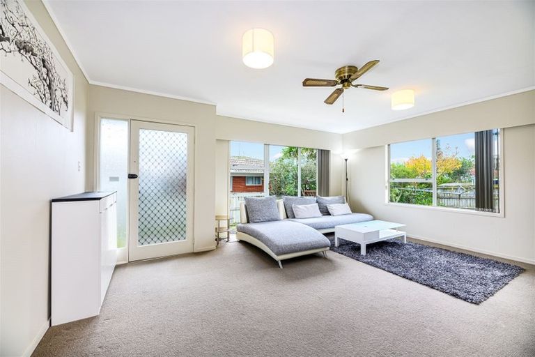 Photo of property in 69 Hepburn Road, Glendene, Auckland, 0602