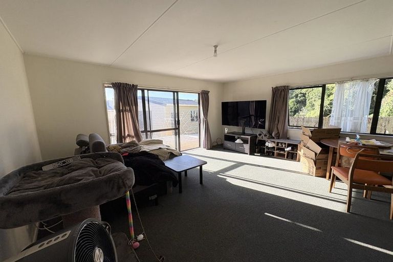 Photo of property in 28 Hookway Grove, Paraparaumu, 5032