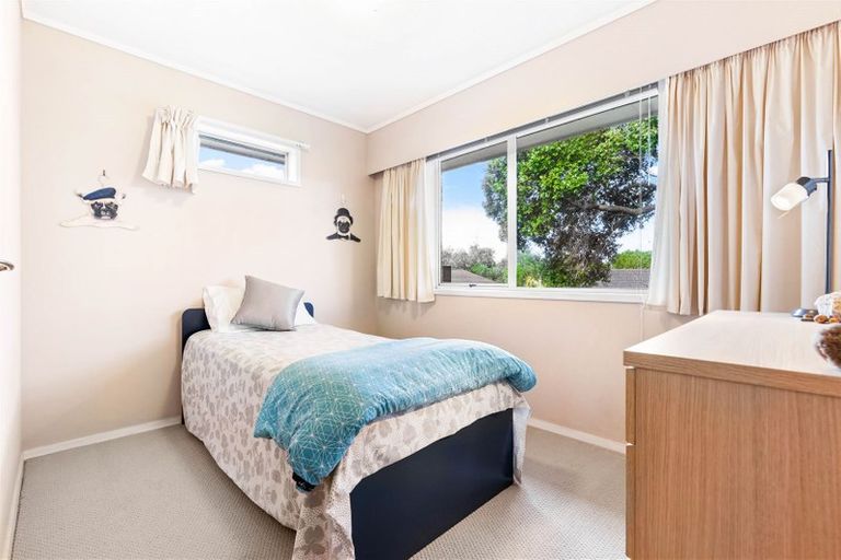 Photo of property in 28 Faith Bullock Place, New Lynn, Auckland, 0600
