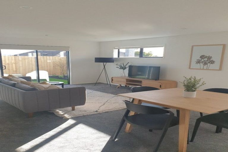 Photo of property in 5/24 Yeovil Road, Te Atatu Peninsula, Auckland, 0610