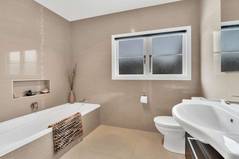 Photo of property in 16 Tregarth Street, Saint Johns Hill, Whanganui, 4501