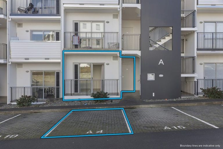 Photo of property in 4a/60 Masons Road, Oteha, Auckland, 0632