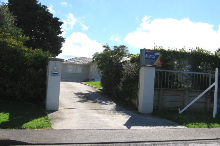 Photo of property in 9 Tatau Way, Te Atatu Peninsula, Auckland, 0610