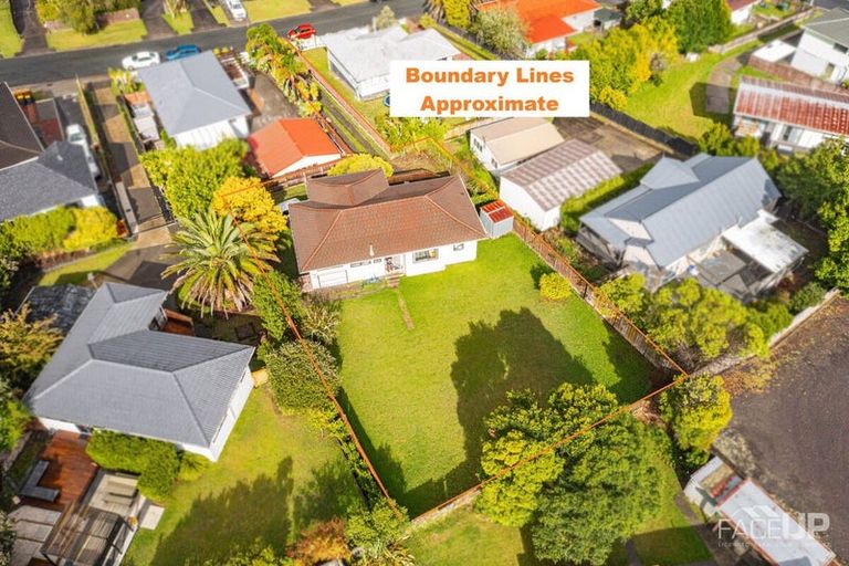 Photo of property in 10 Pahi Place, West Harbour, Auckland, 0618