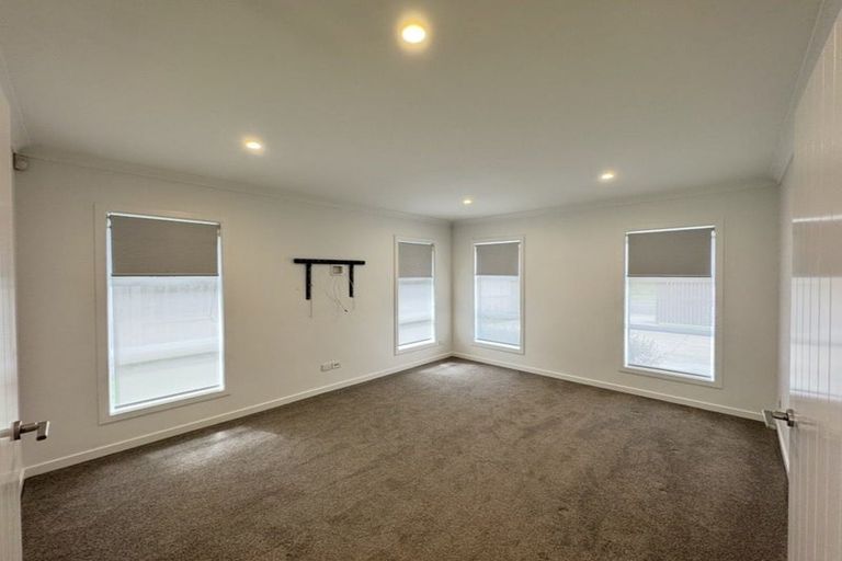 Photo of property in 31 Freedom Drive, Kelvin Grove, Palmerston North, 4414
