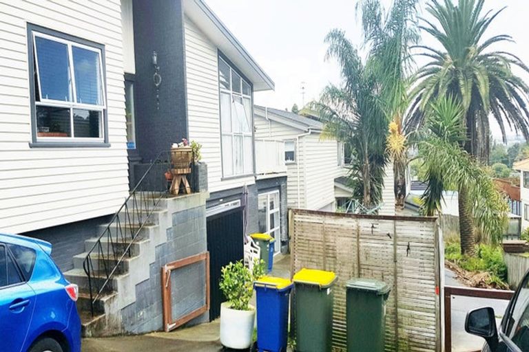 Photo of property in 7 Merville Avenue, Te Atatu South, Auckland, 0610
