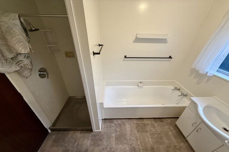 Photo of property in 2/74 Solomon Avenue, Redwood, Christchurch, 8051
