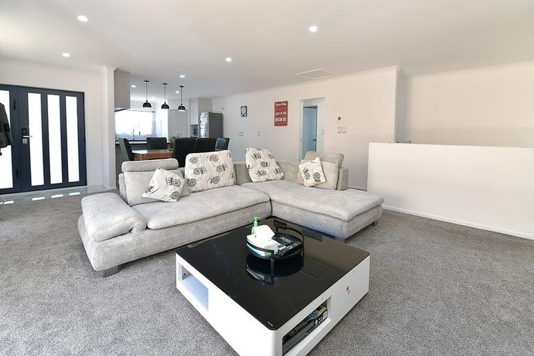 Photo of property in 21 Rauta Way, Helensville, 0800