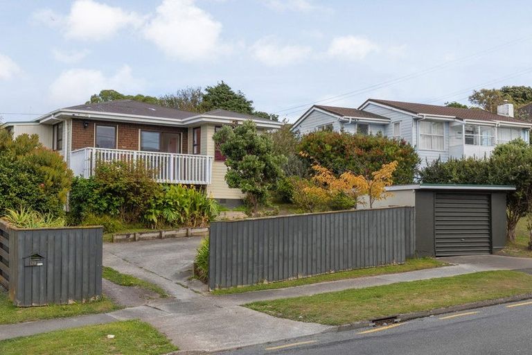 Photo of property in 124 Te Pene Avenue, Titahi Bay, Porirua, 5022