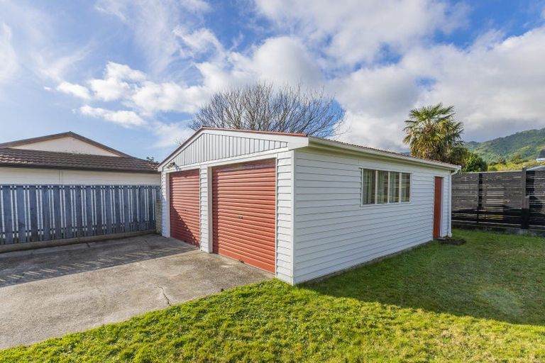Photo of property in 11 Matai Street, Waikanae, 5036