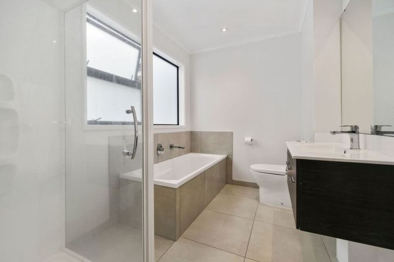 Photo of property in 32 Squadron Drive, Hobsonville, Auckland, 0616