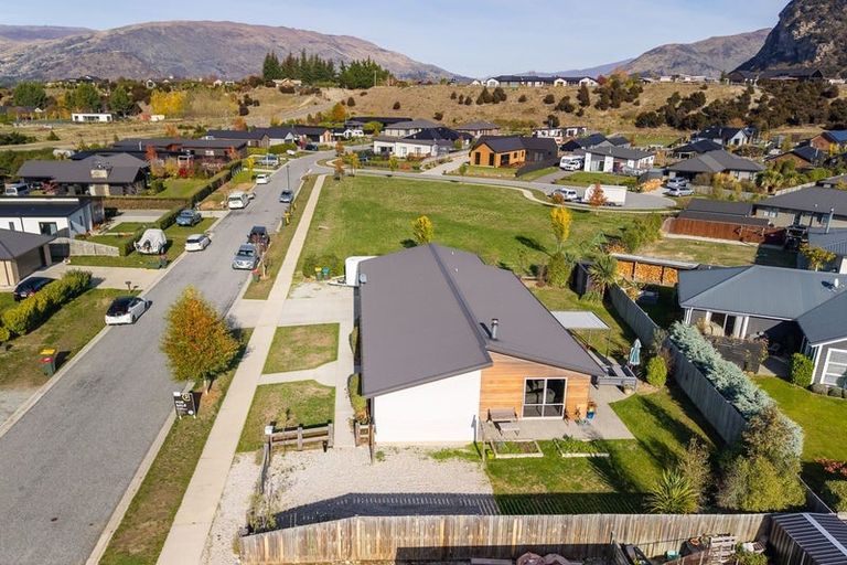 Photo of property in 4 Kingfisher Crescent, Albert Town, Wanaka, 9305